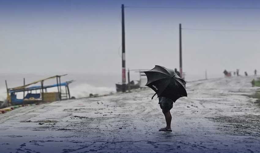 سامونڊي طوفان ريمل بنگلاديش جِي سامونڊي پٽيءَ سان ٽڪرائجڻ بعد ڀارتي رياست اولهه بنگال سان ٽڪرائجي ويو